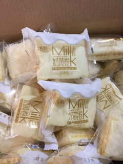 Bánh bông lan cuộn  phomai milk