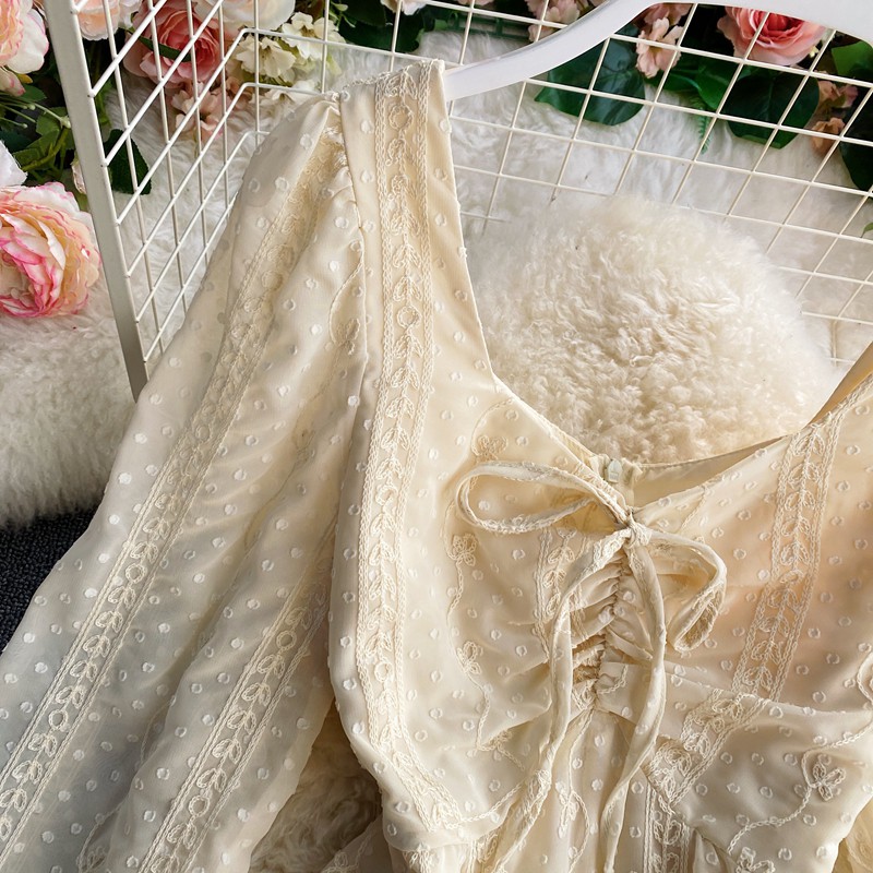 Váy ren trắng form matxi tay bo phồng ren sọc xinh xắn