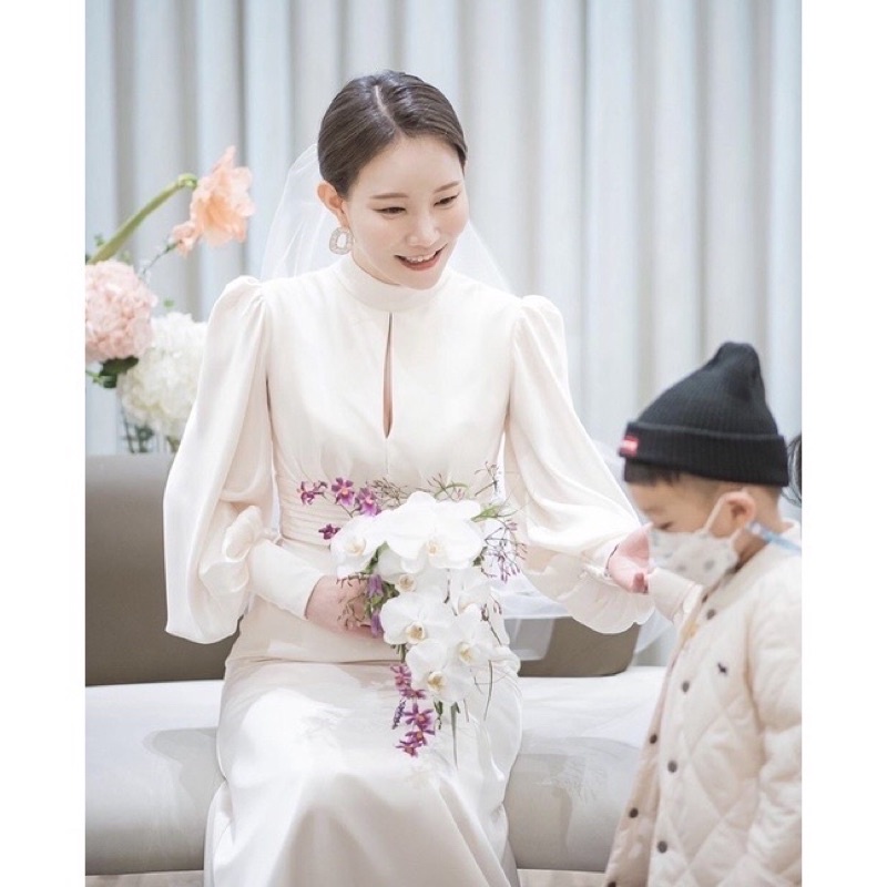 Váy cưới đuôi cá làm lễ đi bàn