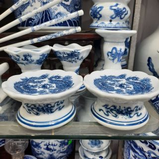 Đĩa trầu cau, chân nến thờ sứ Bát Tràng