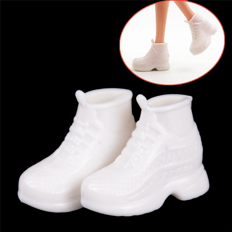 10 Đôi giày màu trắng dễ thương cho búp bê