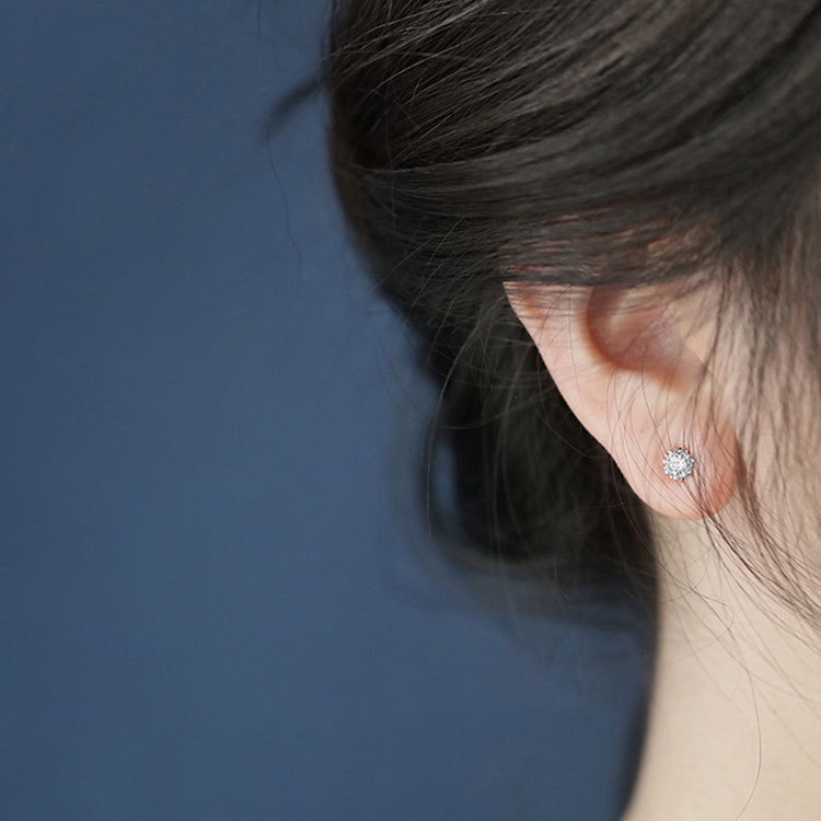 Khuyên Tai Bạc Nữ Đính Đá Zircon Sang Trọng Hình Bông Hoa Nhỏ Xinh Xắn Bạc Ý S925 - B2649 Bảo Ngọc Jewlery