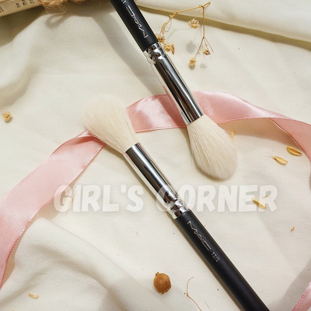 Cọ Highlight/Má hồng MAC 137S Long Blending