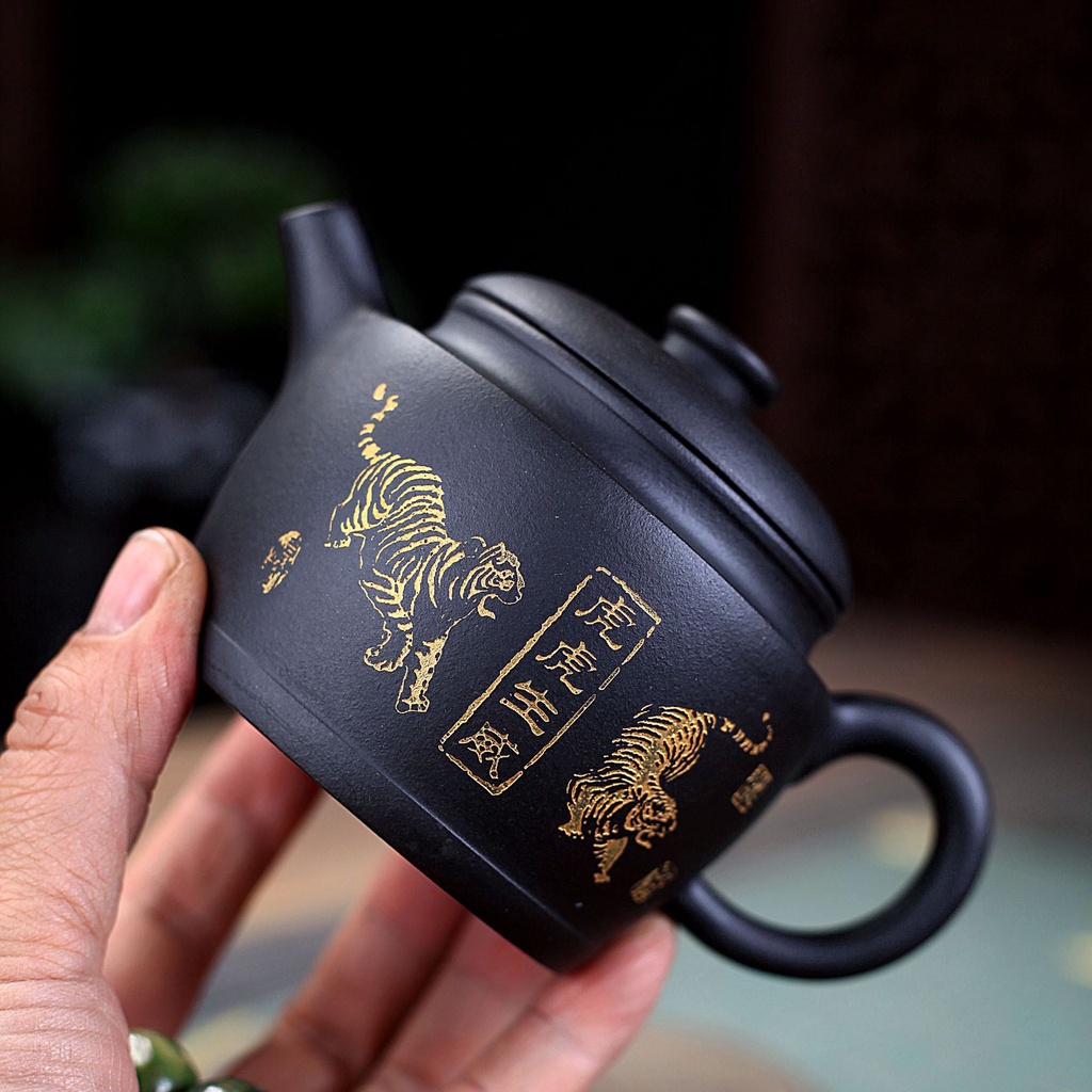 Ấm Tử Sa Nghi Hưng Ngũ Hổ Thượng Tương 230 ml (Hắc Nê, Lọc tổ ong)