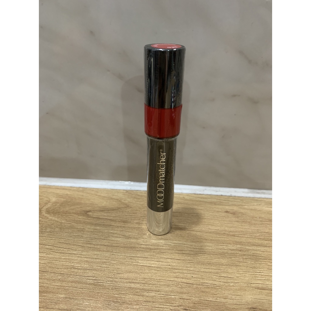 Son gió MOODmatcher dạng bút chì.