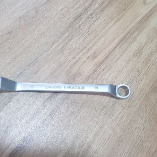 Cờ lê 2 vòng miệng tròn size 17 - 19 mm( thép trắng mờ)