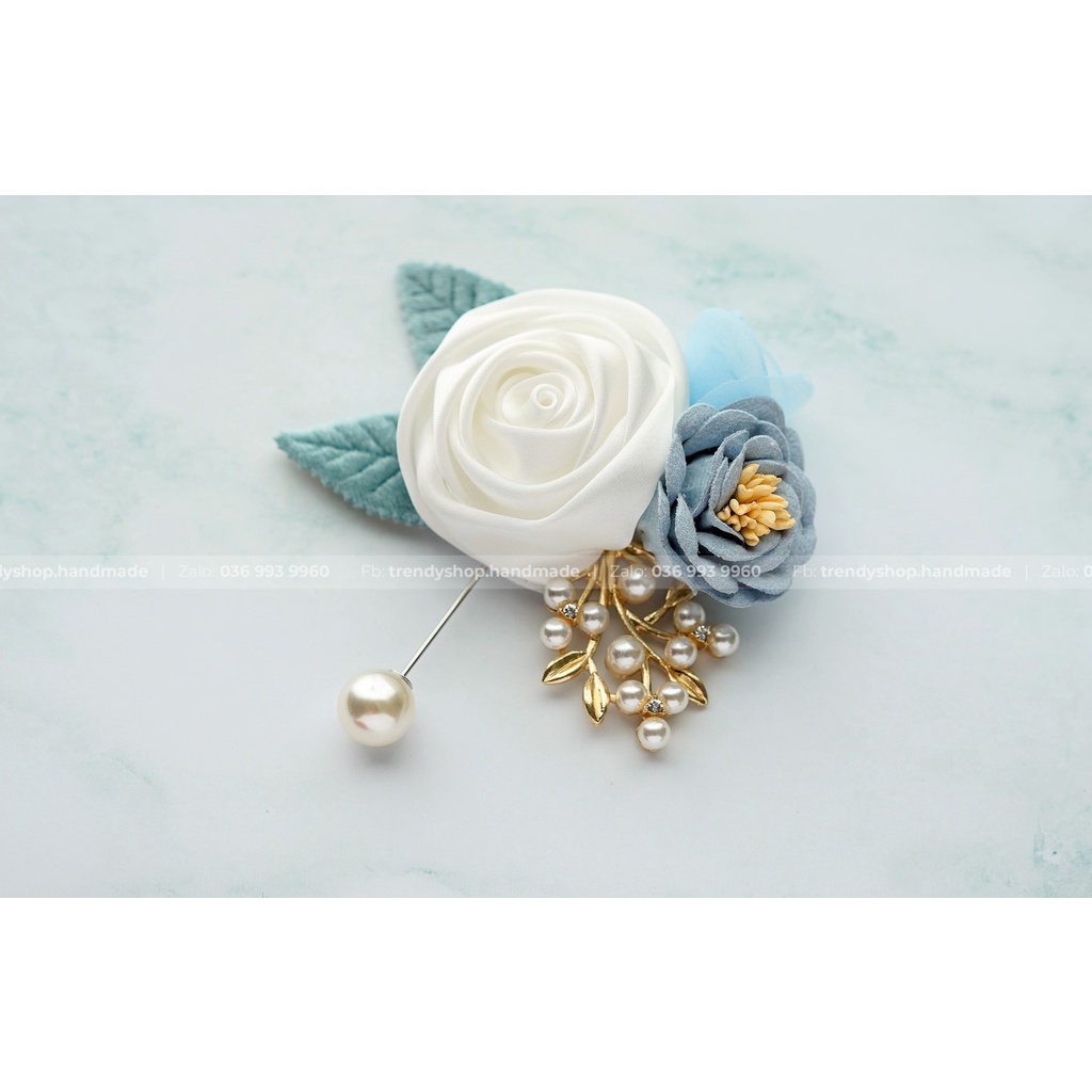 Hoa cài áo - Tag hoa hồng cuộn cài áo mix hoa và cành lá trai ghim cài - Hoa vải cài áo handmade