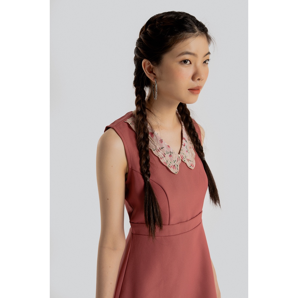 Đầm Maybi form A nền hồng phối cổ voan hoa