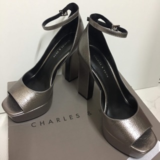 Giầy gót vuông charles and keith size 36