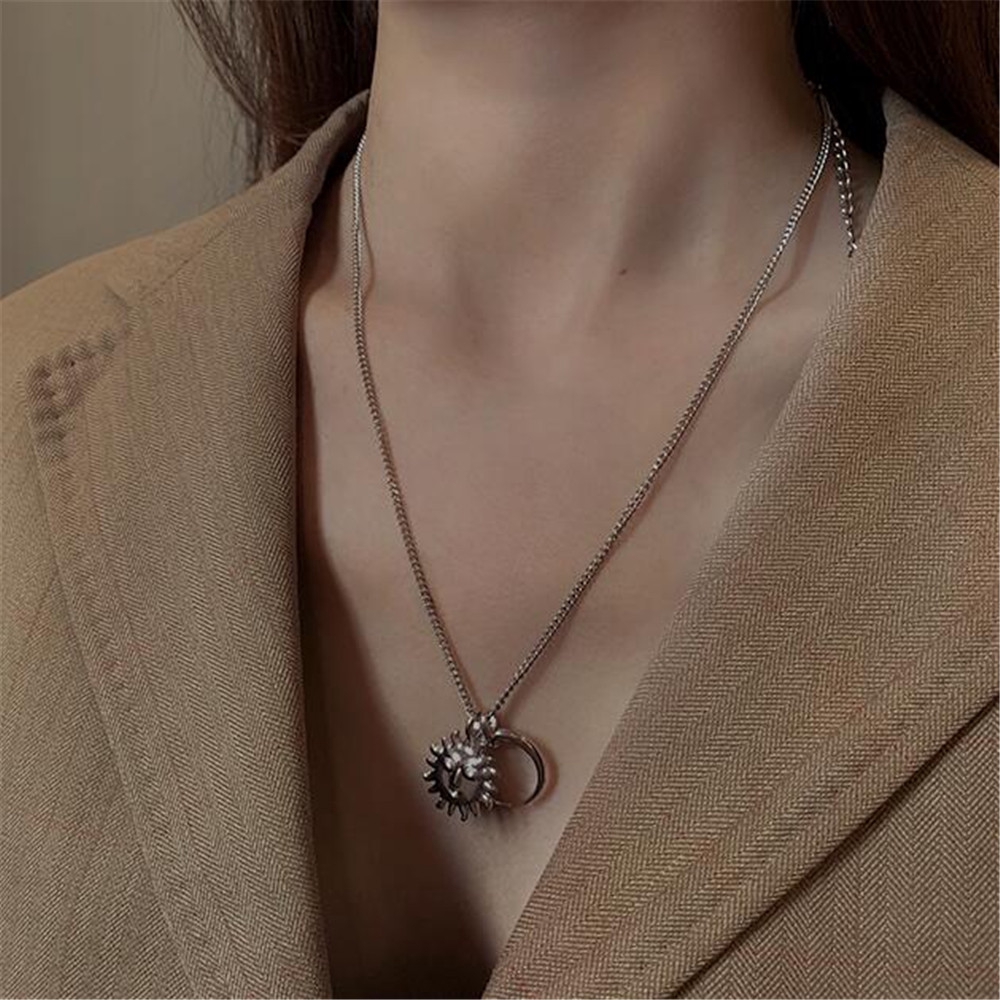 vòng cổ Mặt Hình Mặt Trăng Và Mặt Trời Thời Trang Cho Nữ