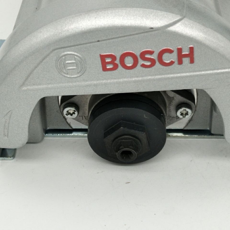 Máy cắt gạch Bosch GDC 140