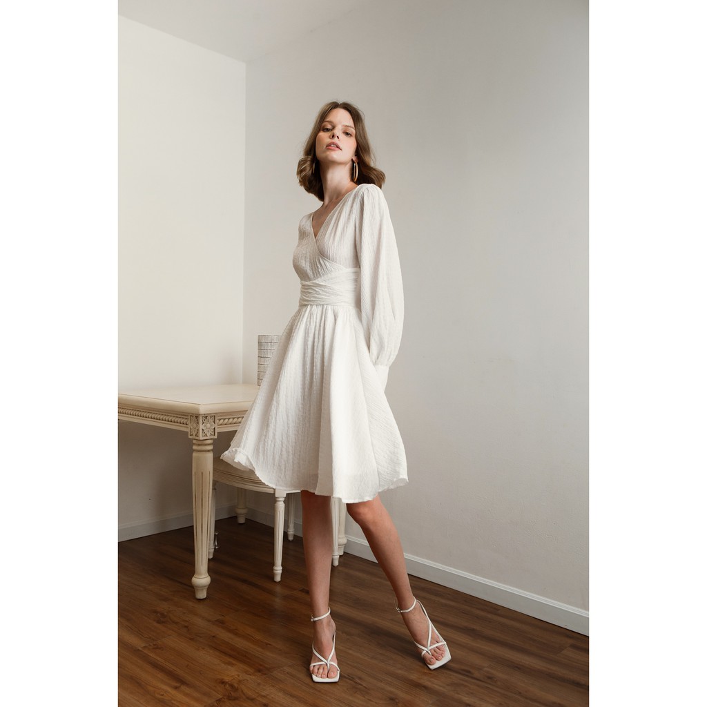 Đầm trắng dài cổ V tay phồng - EDINI - D1370