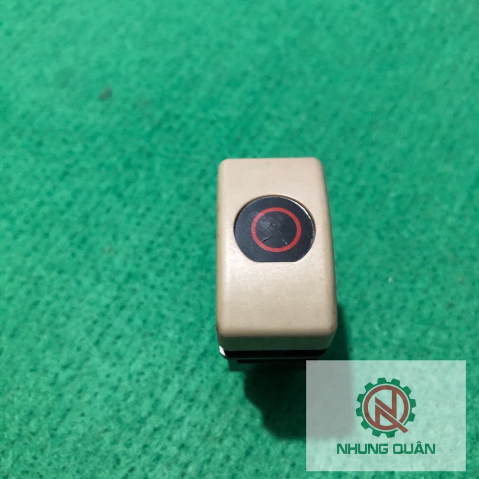 Công tắc ấn nhả nắp xe tải