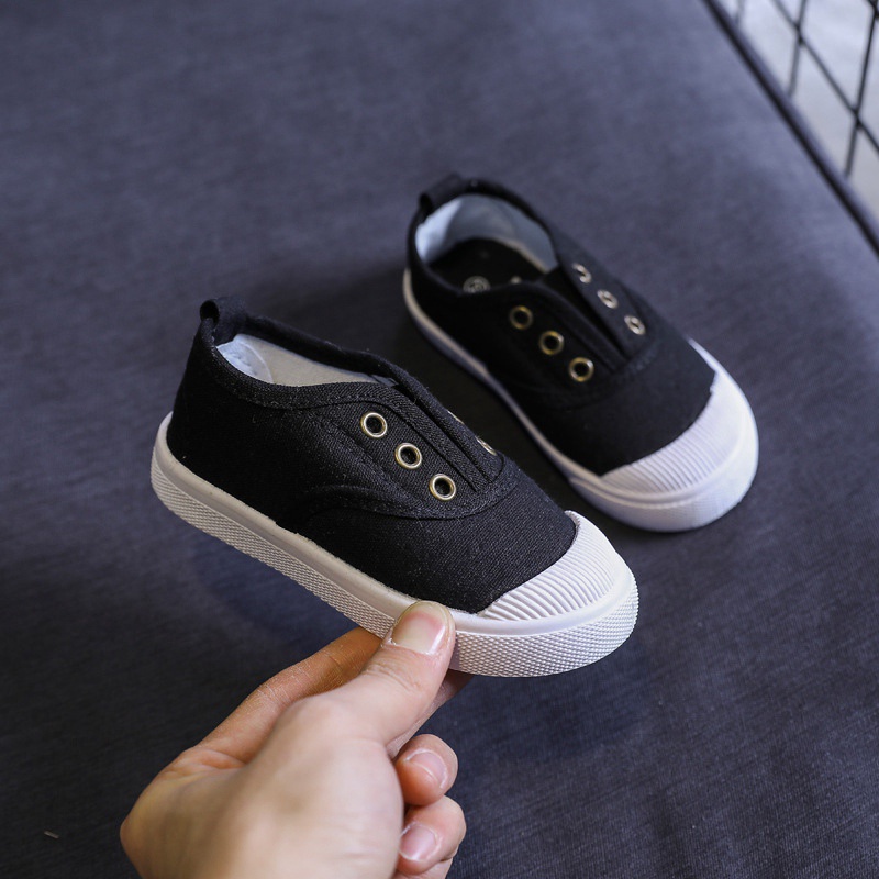 Giày Lười Màu Đen Size 21-35 Cho Bé