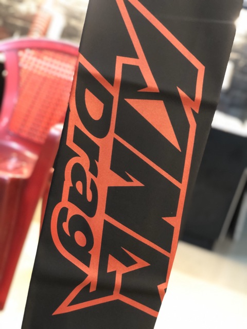Da Yên King Drag Carbon Chữ Lớn