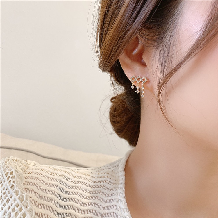 Bông Tai Ba Hàng Hình Vuông Đính Kim Cương Lấp Lánh Thời Trang Hàn Quốc Cá Tính Dành Cho Bạn Nữ