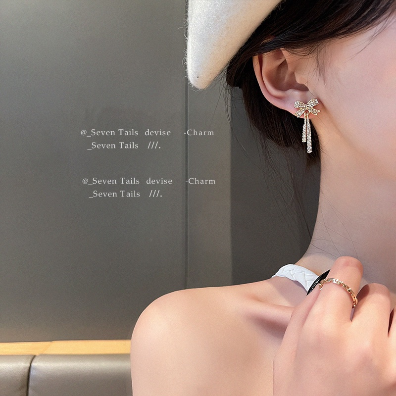 Đôi Khuyên Tai Hình Nơ Tua Rua Đính Đá Thời Trang Hàn Quốc Cho Nữ