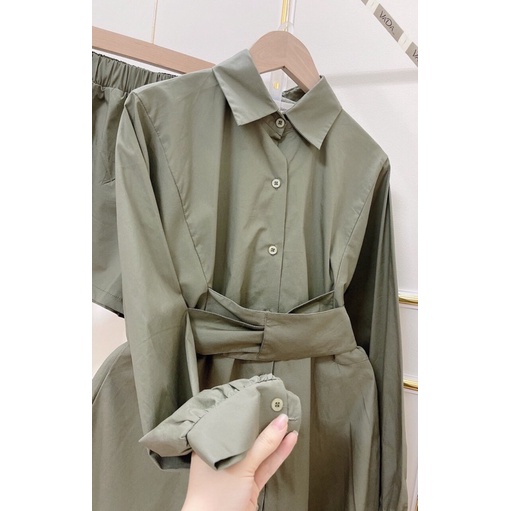 Bộ nữ màu xanh gồm: áo nữ kiểu giấu quần + quần short lưng thun