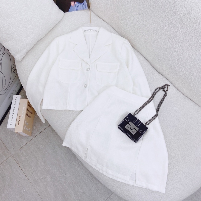 SET ÁO CROPTOP TAY DÀI TRẮNG + CHÂN VÁY XẺ LÓT QUẦN