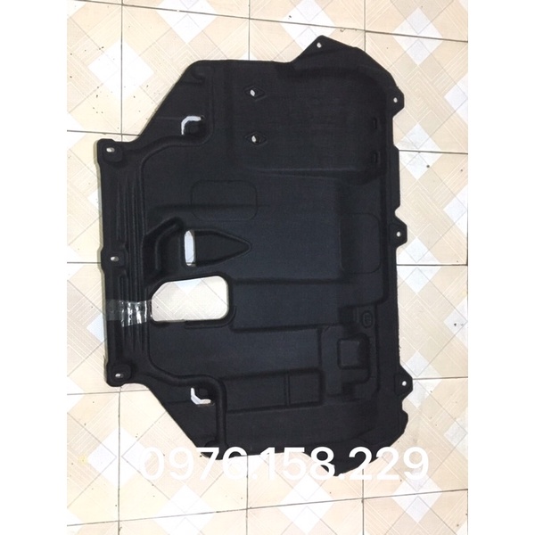 Chắn bùn gầm giữa xe Ford Focus