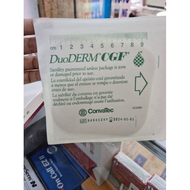 Miếng dán chống loét tỳ đè, vết thương, bỏng... 10x10xcm Duoderm CGF Usa