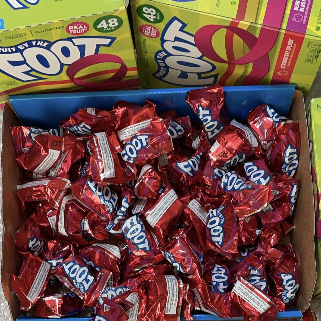 Kẹo dẻo fruit by the FOOT - Mỹ (1 cuộn)