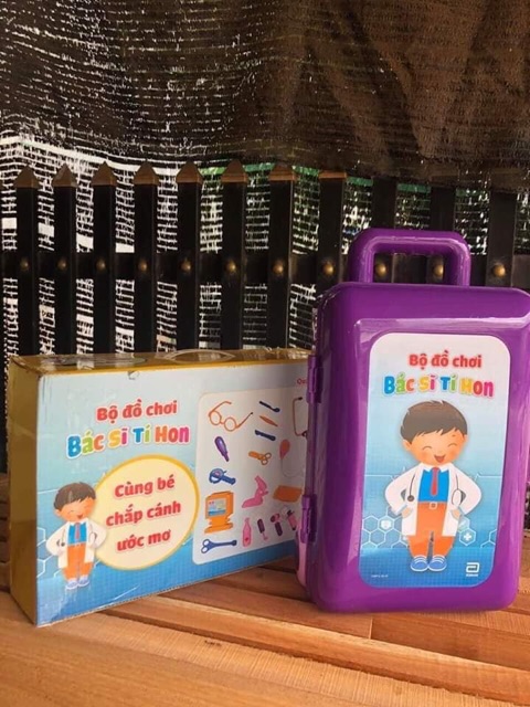 Vali cho bé nhập vai bác sĩ tí hon