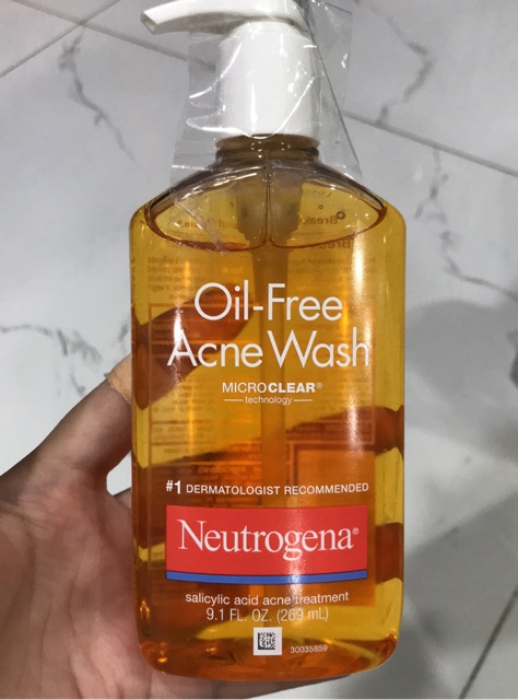 Sữa rửa mặt dạng gel Neutrogena Oil-Free Acne Wash