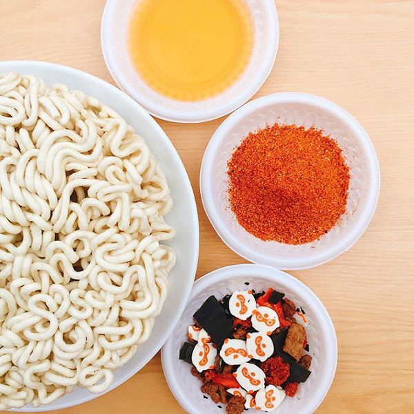 Mì Neoguri hải sản cay, mì tương đen Chapaguri