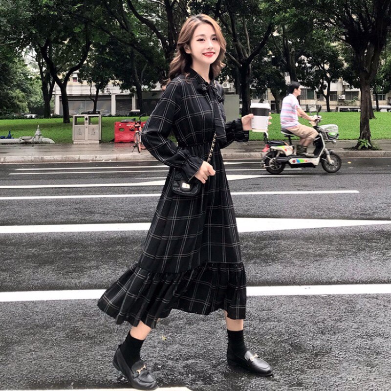 369k đầm đen caro