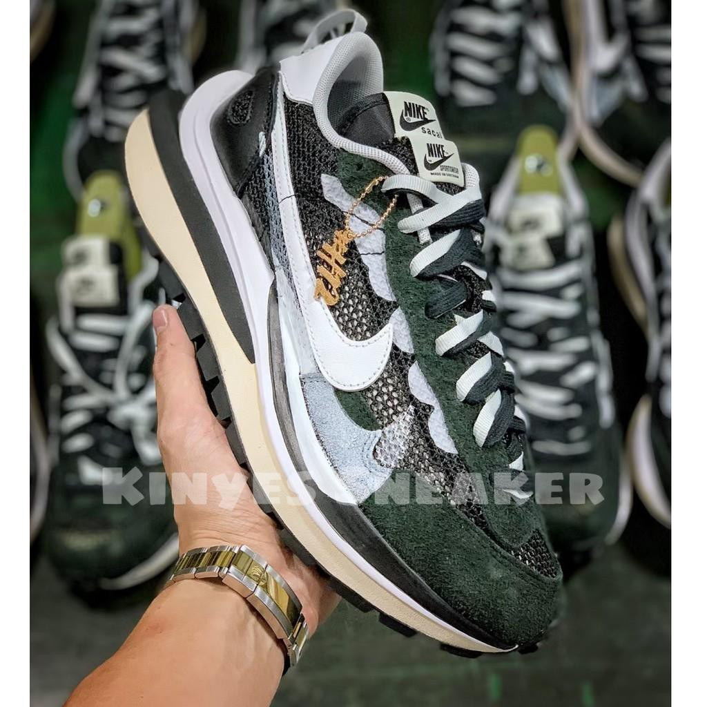 Giày Sacai x NK VaporWaffle Black White