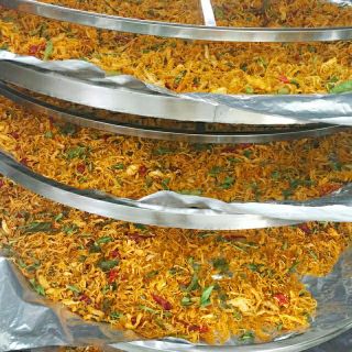 Combo cơm cháy và khô gà cho khách quen