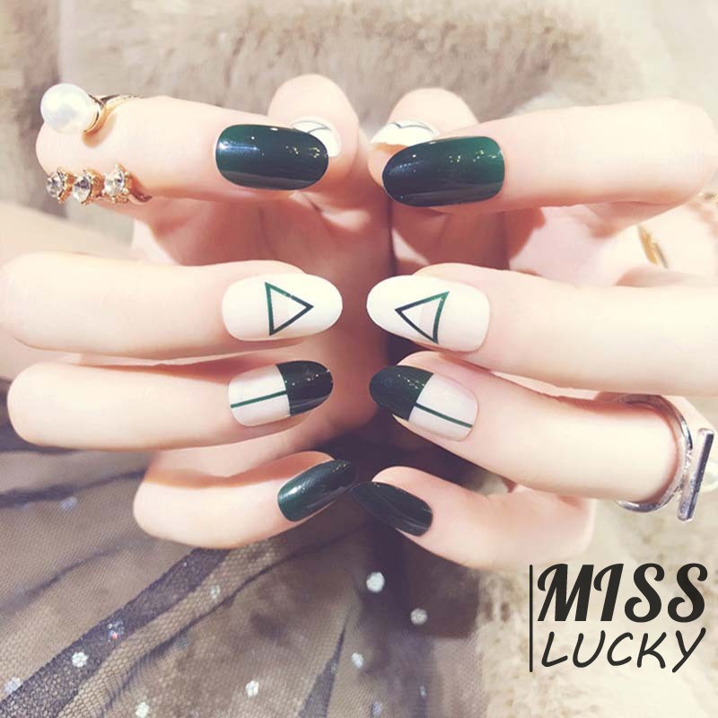 Set 24 móng tay giả trang trí họa tiết tam giác tông màu màu xanh lục đậm