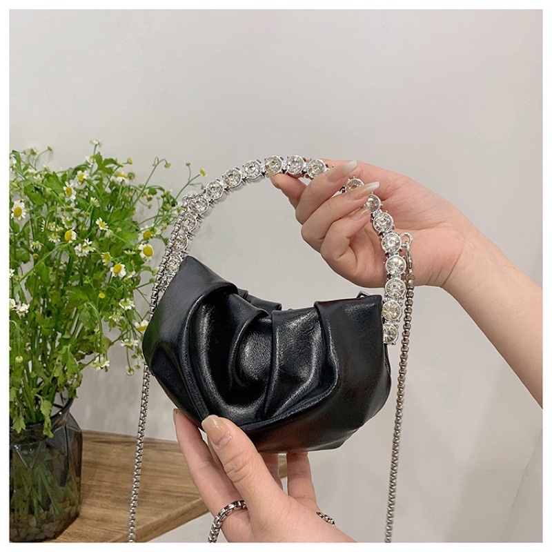 Urihouse - Túi cầm tay, đeo chéo quai cứng đính đá sang chảnh, form mềm xếp nếp màu đen, màu bạc