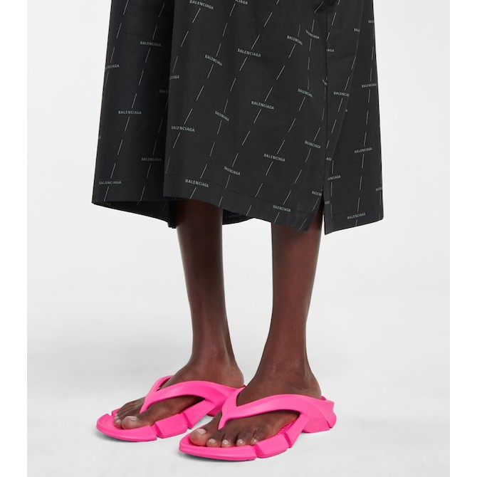 Dép xỏ ngón B@lenciaga mold rubber sandals ss21