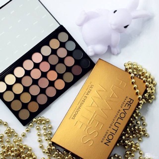 Bảng phấn mắt Makeup Revolution Flawless Matte