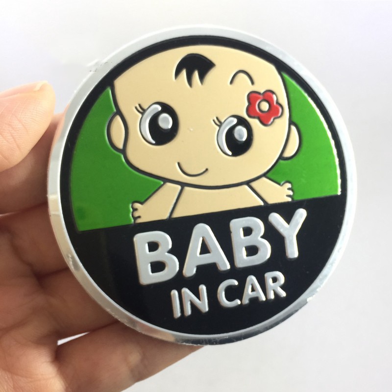 Logo dập nổi in chữ baby in car bằng nhôm xinh xắn