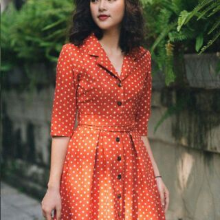 Đầm chấm bi cổ vest
