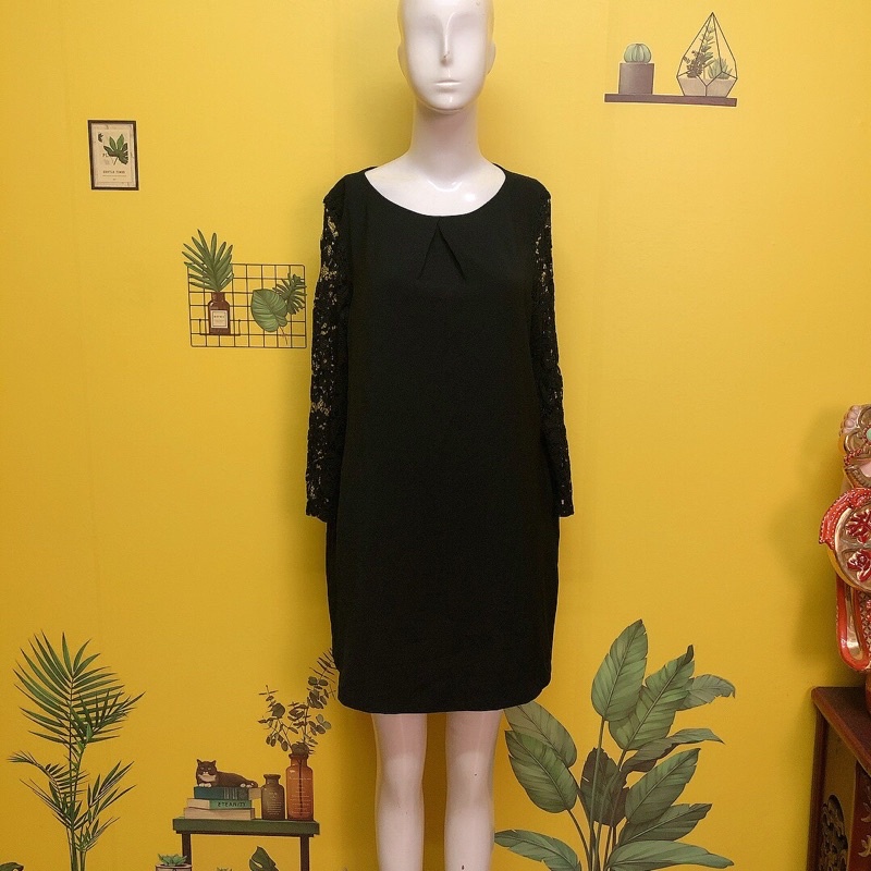 đầm đen suông phối tay ren đồ si 2hand