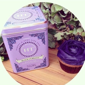 Trà đen blackcurrant Harney and Sons hộp thiếc