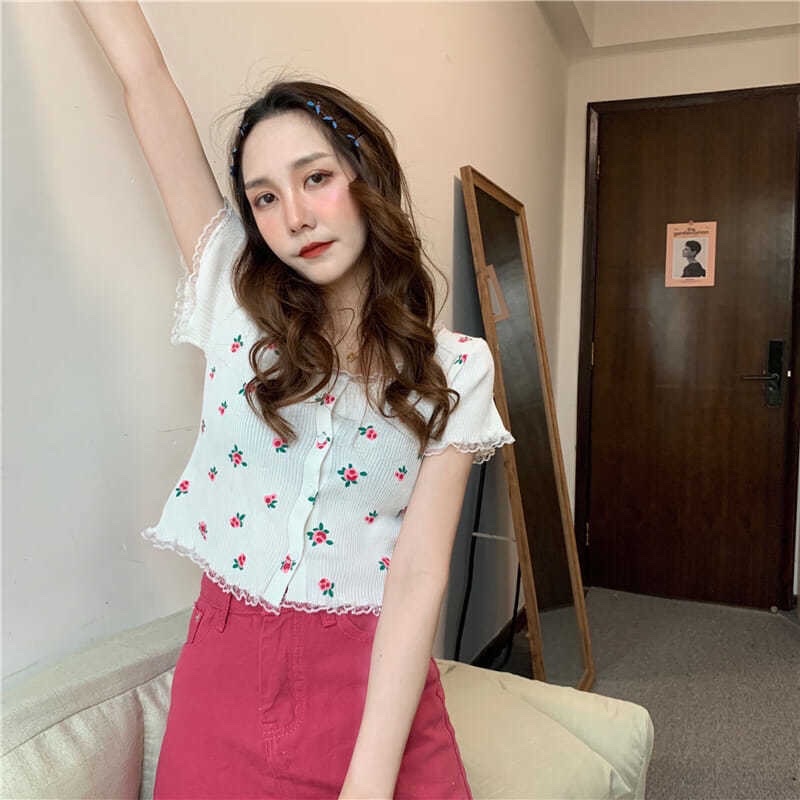 áo croptop mùa hè phiên bản 2021 ngắn tay hoa nhí đóng cúc hoàn hảo