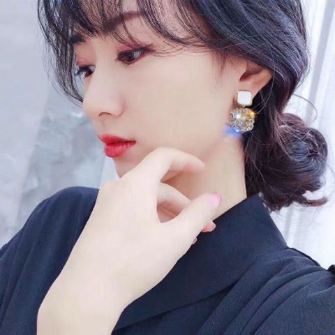 Khuyên Tai Nữ Kiểu Dáng Vuông Mạ Vàng Đính Đá Kim Cương Nhân Tạo Siêu Xinh Mã HT-002