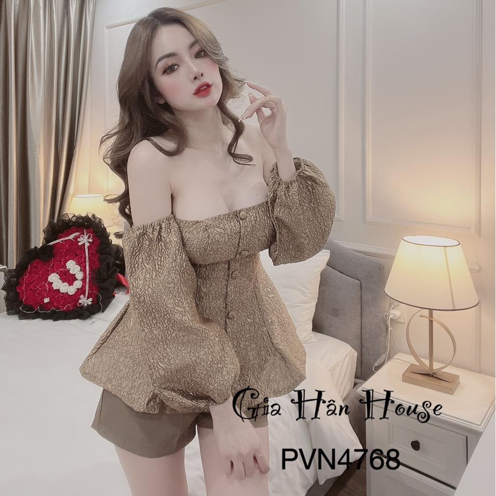 Bộ áo cúp trễ vai hoa văn in nổi