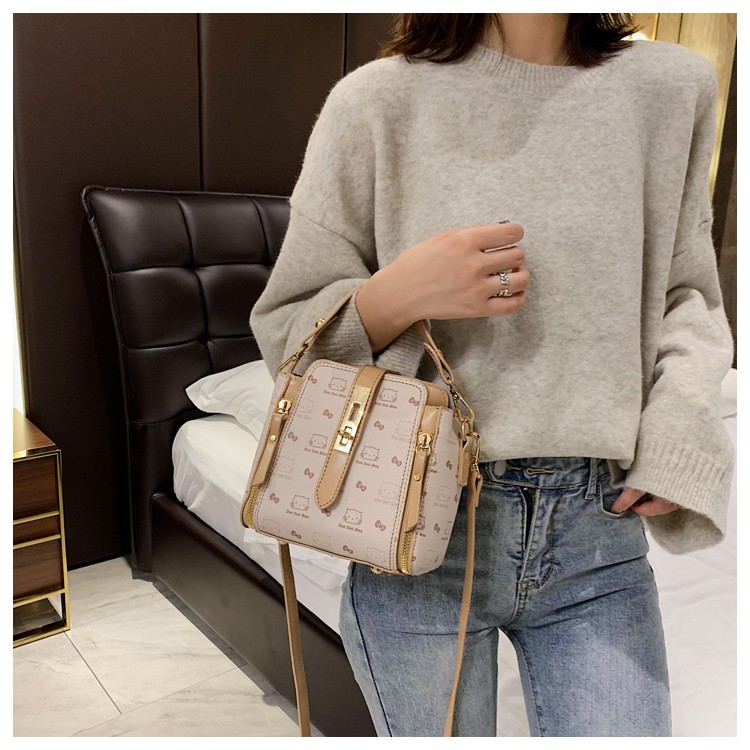 Túi Xách Họa Tiết Mèo Hello Kitty Kèm Dây Đeo Chéo Y10 – Video Thật