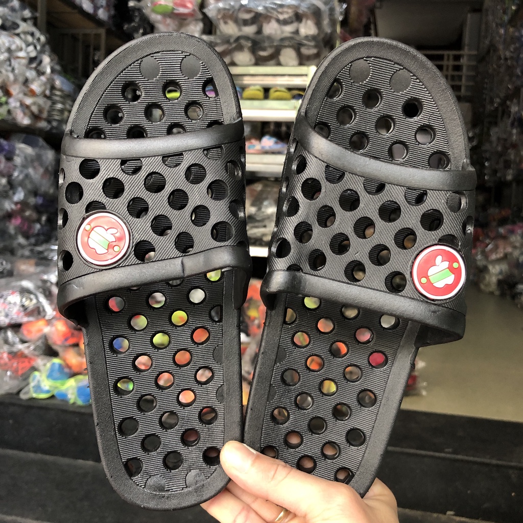 Dép nhựa đi trong nhà tắm nam nữ, hình táo có lỗ massage chân giá rẻ Á050