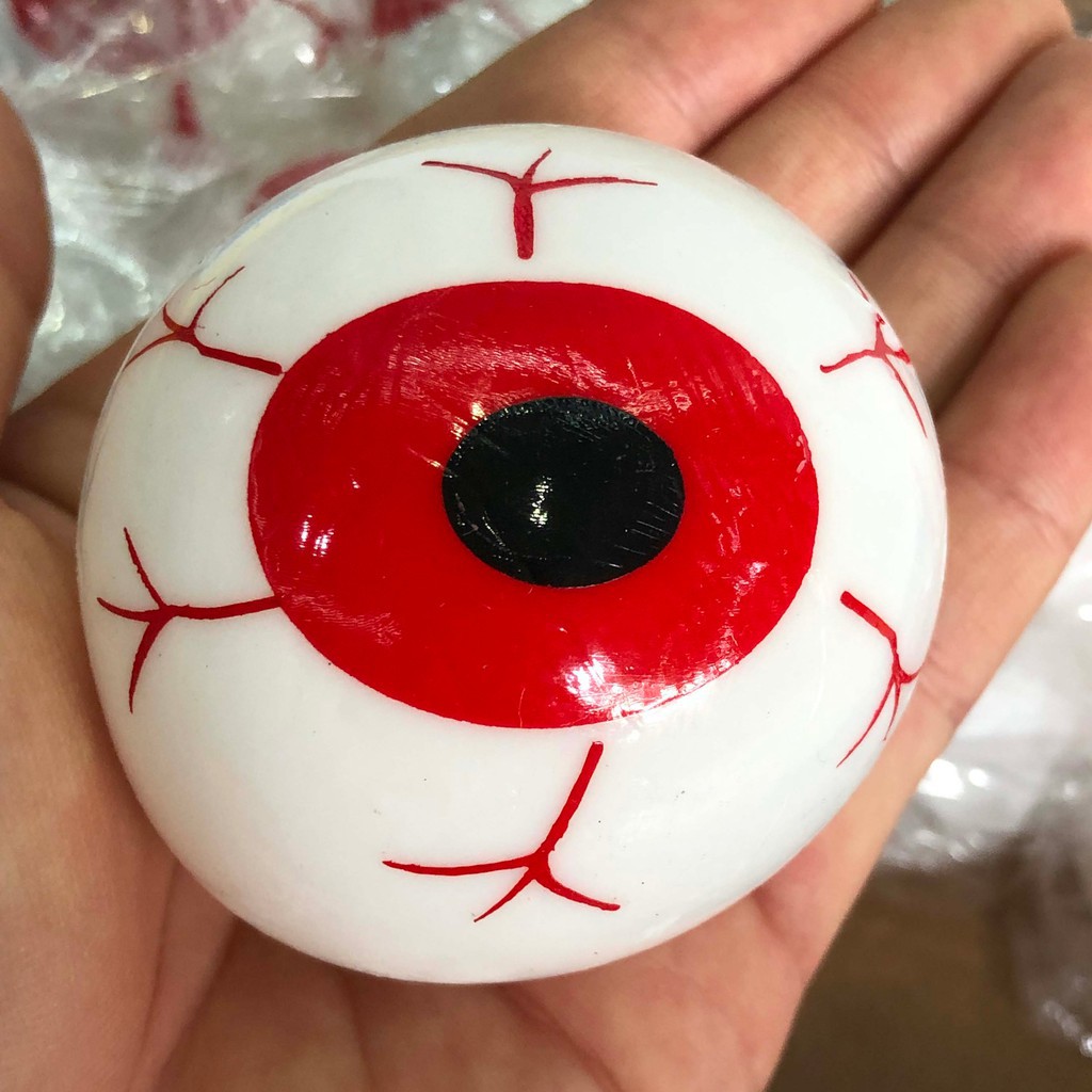 GUDETAMA Mắt Thần Đỏ