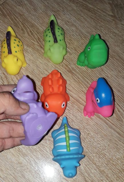 Sét 7 chú khủng long chít chít bằng cao su rất đẹp