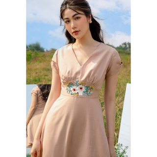 Váy thiết kế cổ V thêu hoa cao cấp