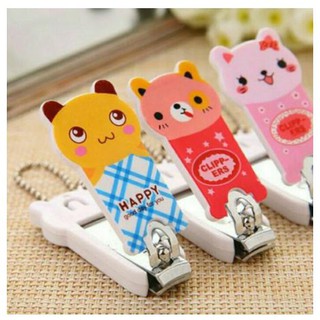Bấm móng tay trẻ em