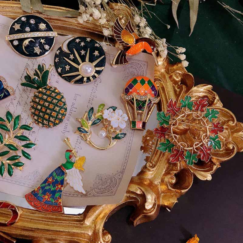 Ghim Cài Áo Hình Cung Điện Tráng Men Phong Cách Vintage